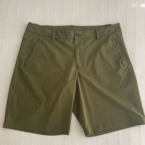 LULULEMON Men’s Classic Golf Shorts, 10" Inseam, Size 40, Olive Green